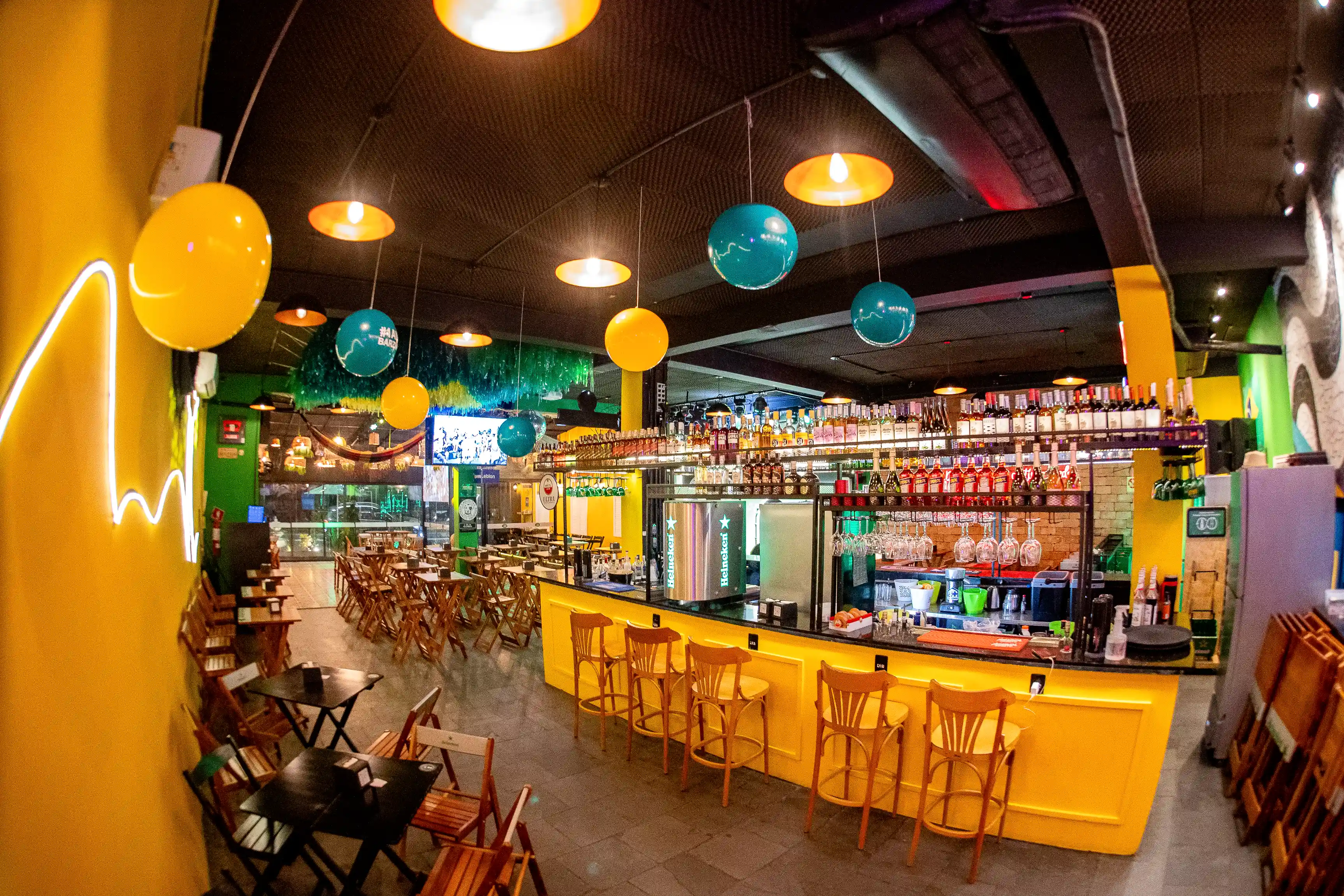 Bar Principal e Balcão de Bebidas